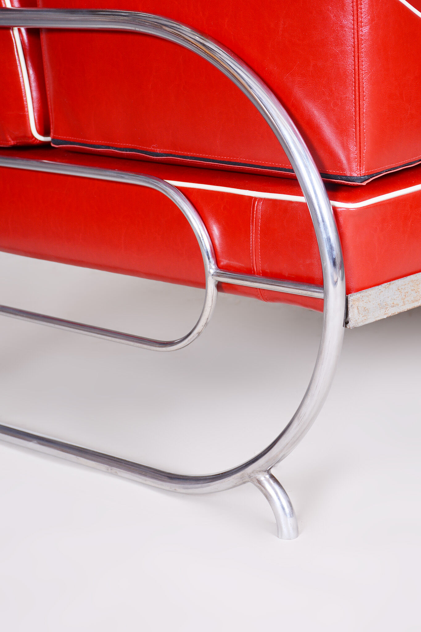 Restored Bauhaus Sofa by Robert Slezak, High-Quality Leather, Chrome, 1930s