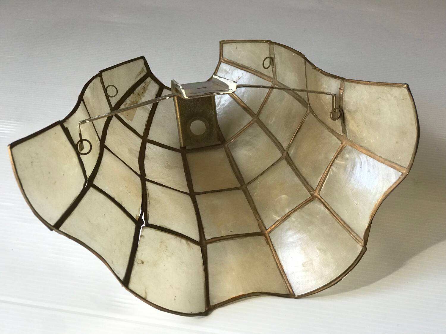 Applique murale en nacre et laiton vintage