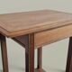 Table d’appoint chêne – Lignes architecturales, esprit moderniste 1940