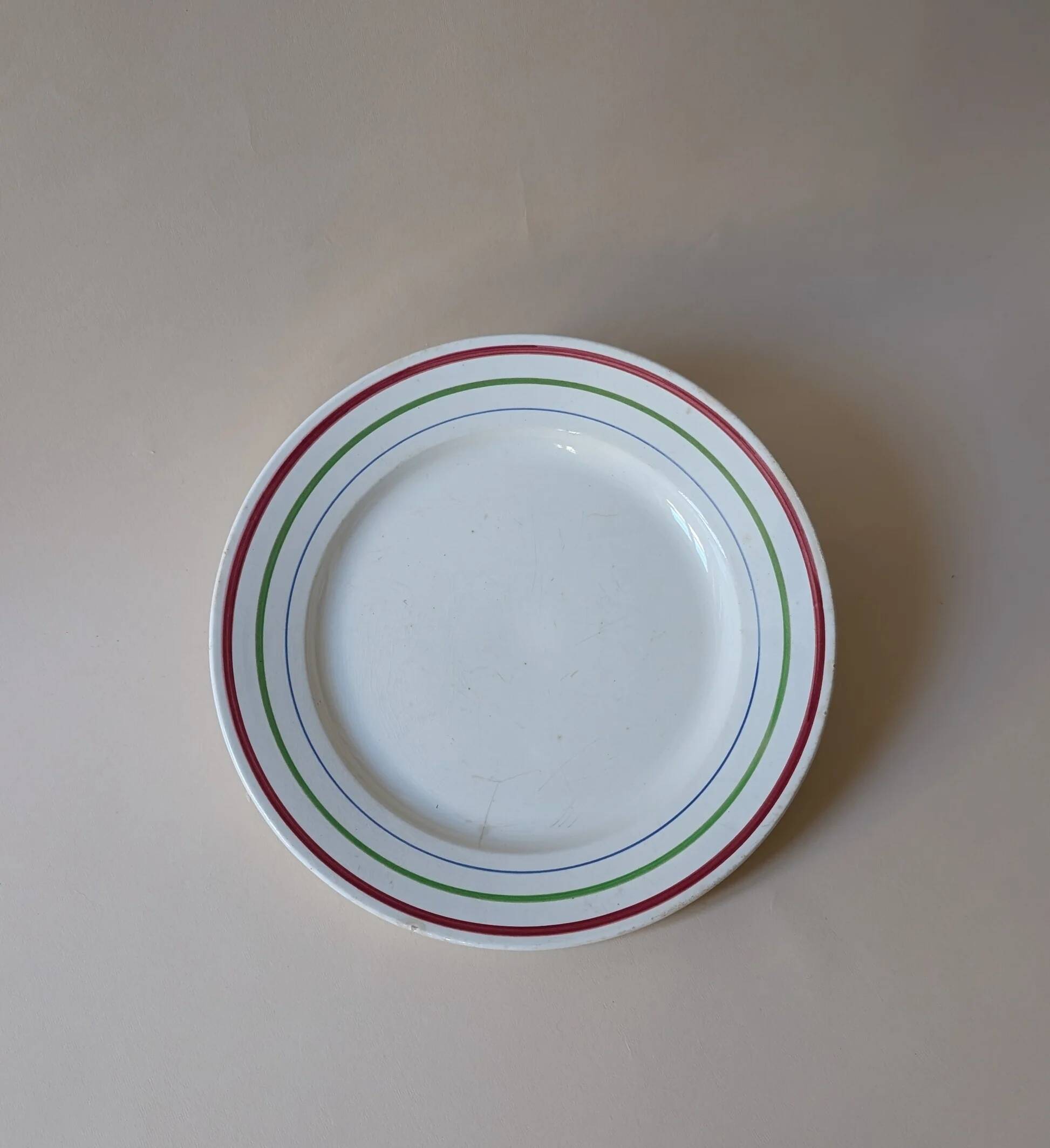 Round dish - Gien, France