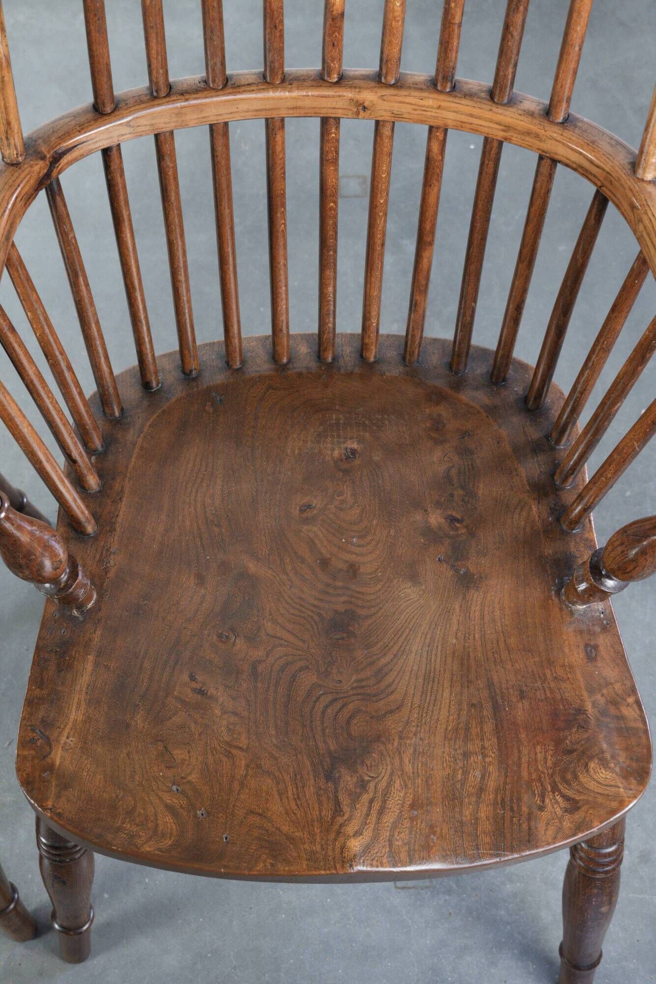 ensemble de deux chaises stickback Windsor anglaises antiques du 19e siècle