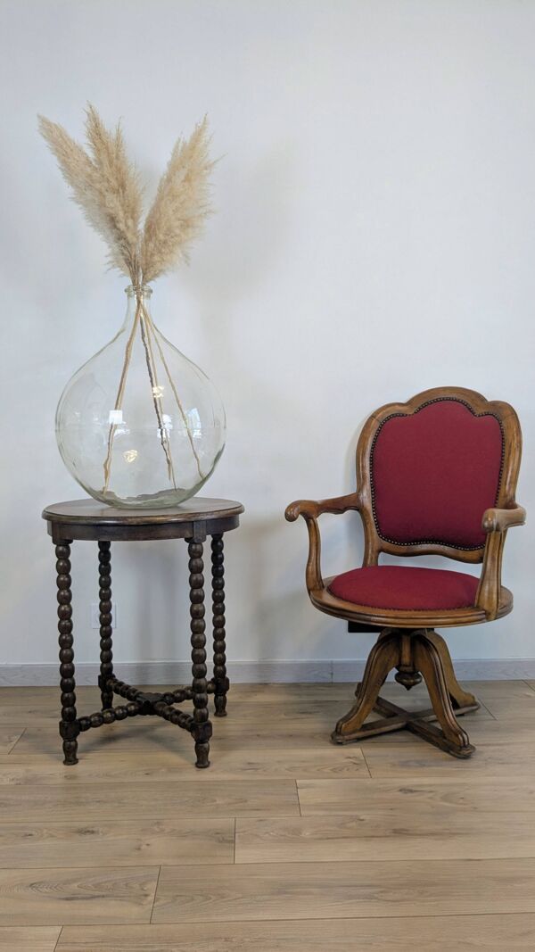 Fauteuil de capitaine vintage en bois & tissu grenat — siège de caractère