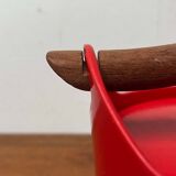 Red enamelled cast iron pot in mid-century style with teak handle by Timo Sarpaneva for Rosenlew of Finland, 1960s.