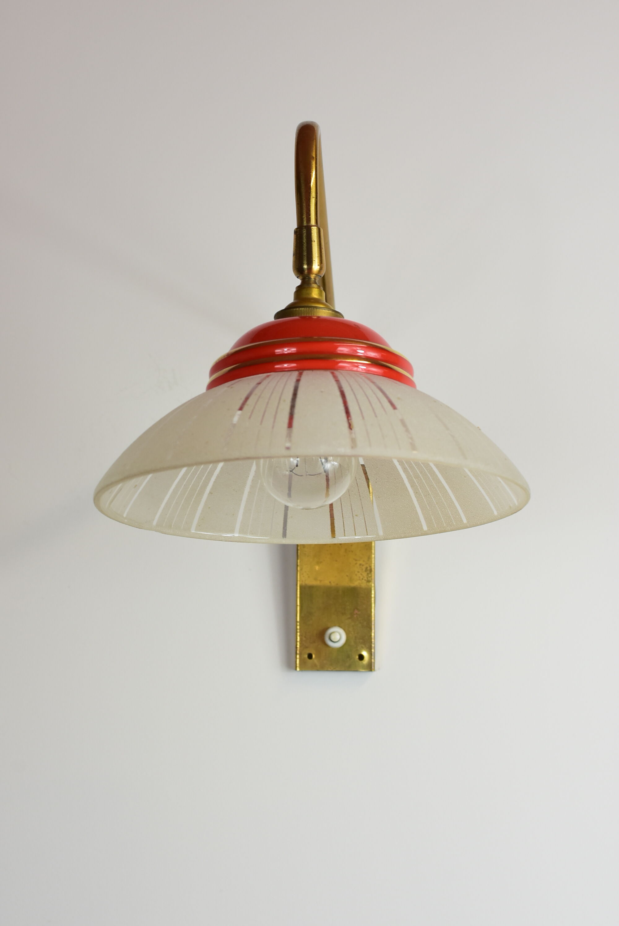 Adjustable wall lamp