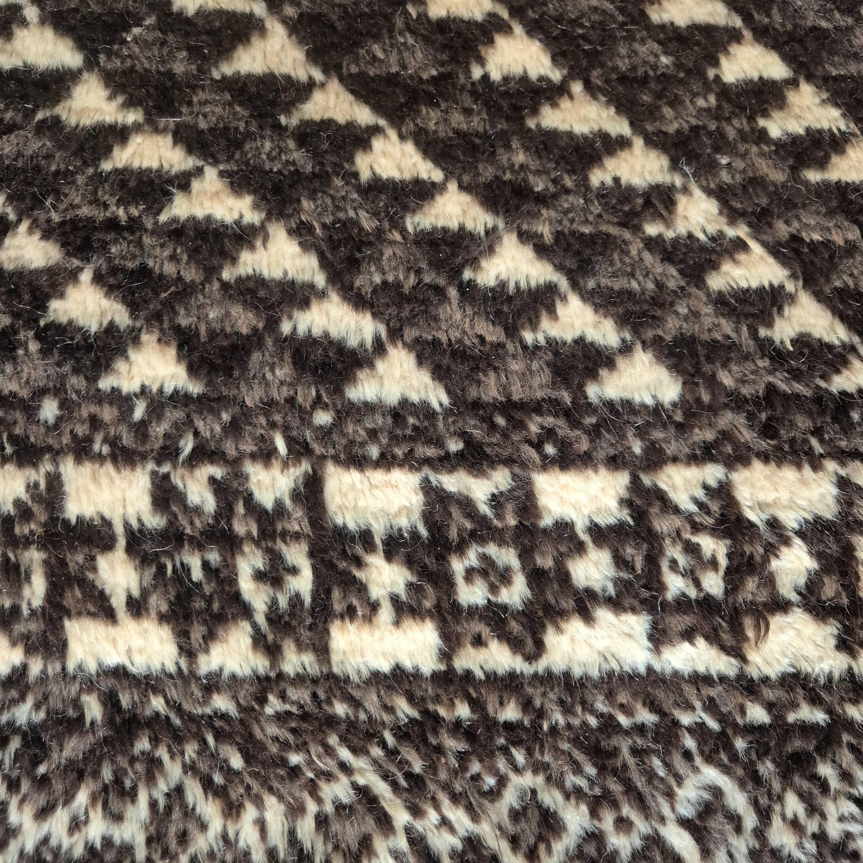 Ancient Berber rug 120x215