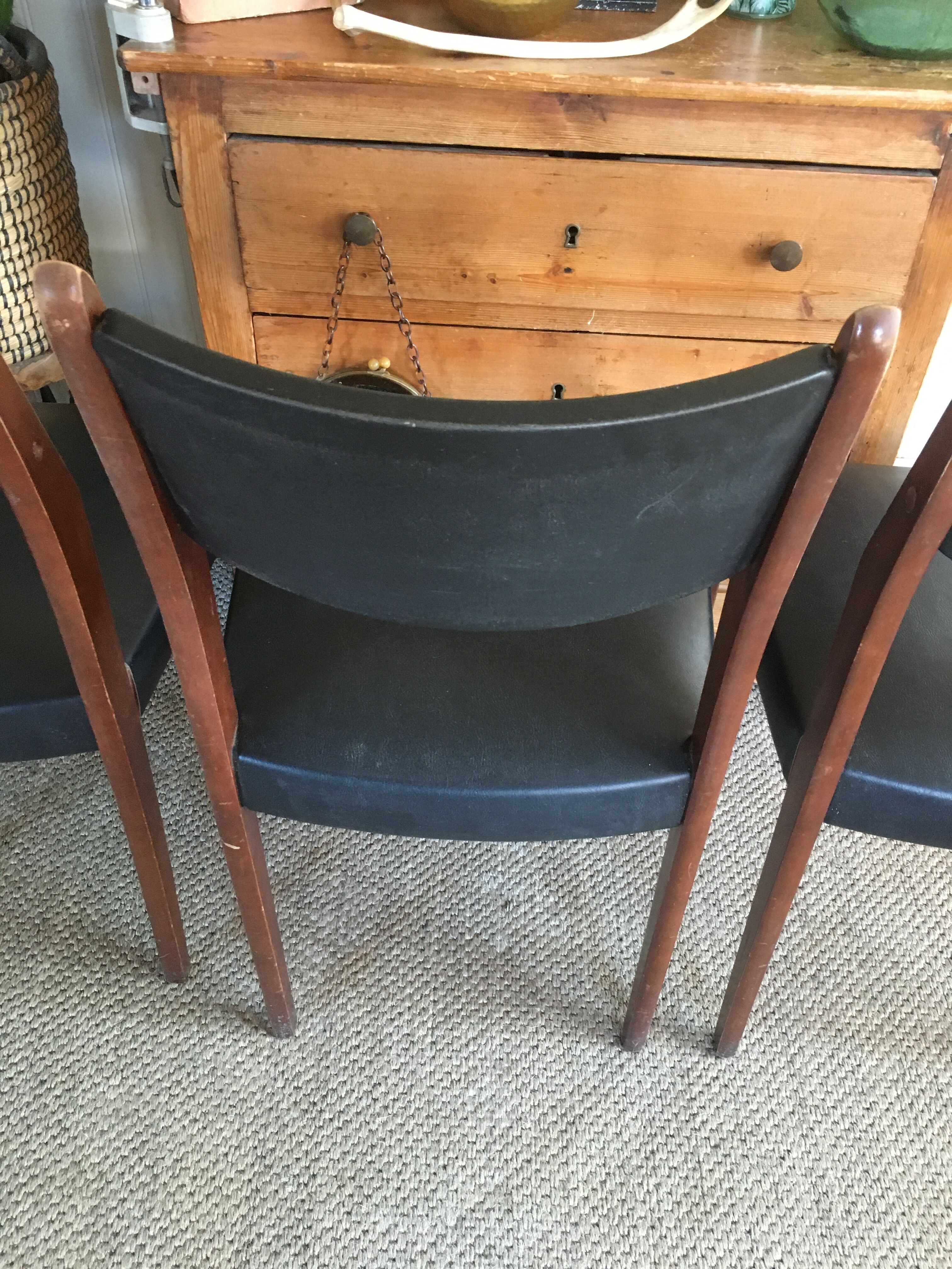 Series of 3 chairs