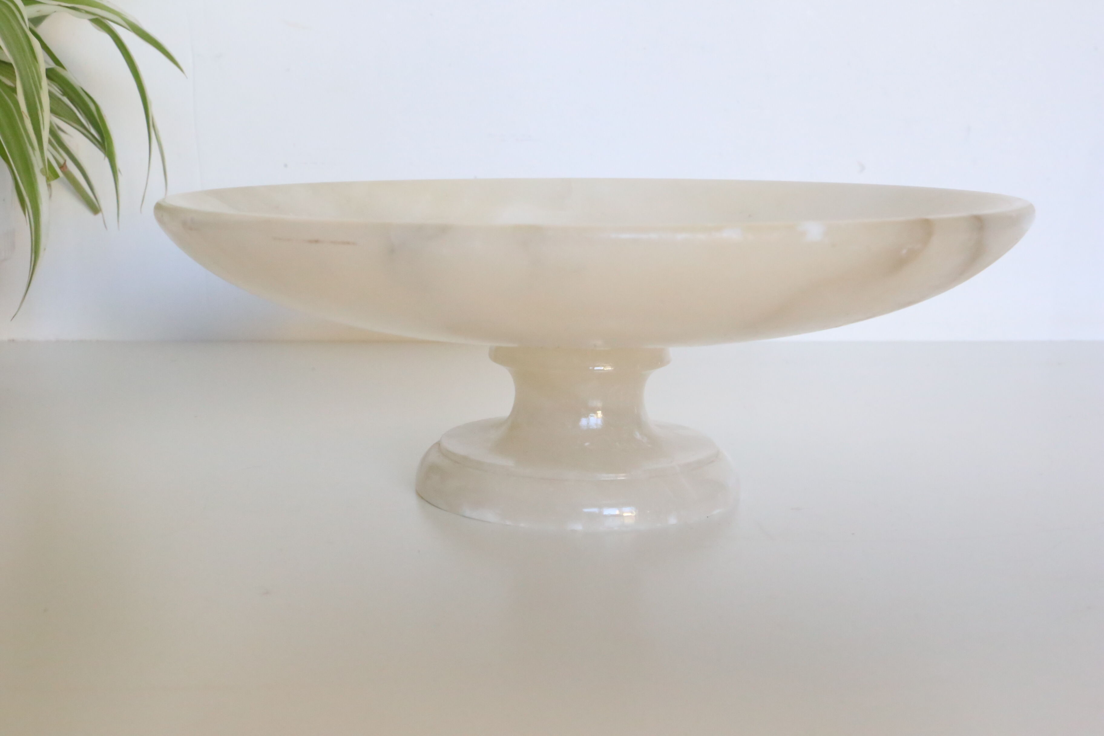 Compotier, flat on alabaster pedestal, 1960
