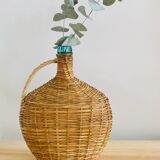 Viresa bottle in glass and wicker