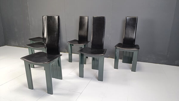 Copie d'un ensemble de 6 chaises de salle à manger en cuir italien et laqué vert, années 1980.