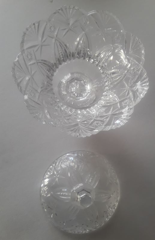 Glass or crystal standing candy maker