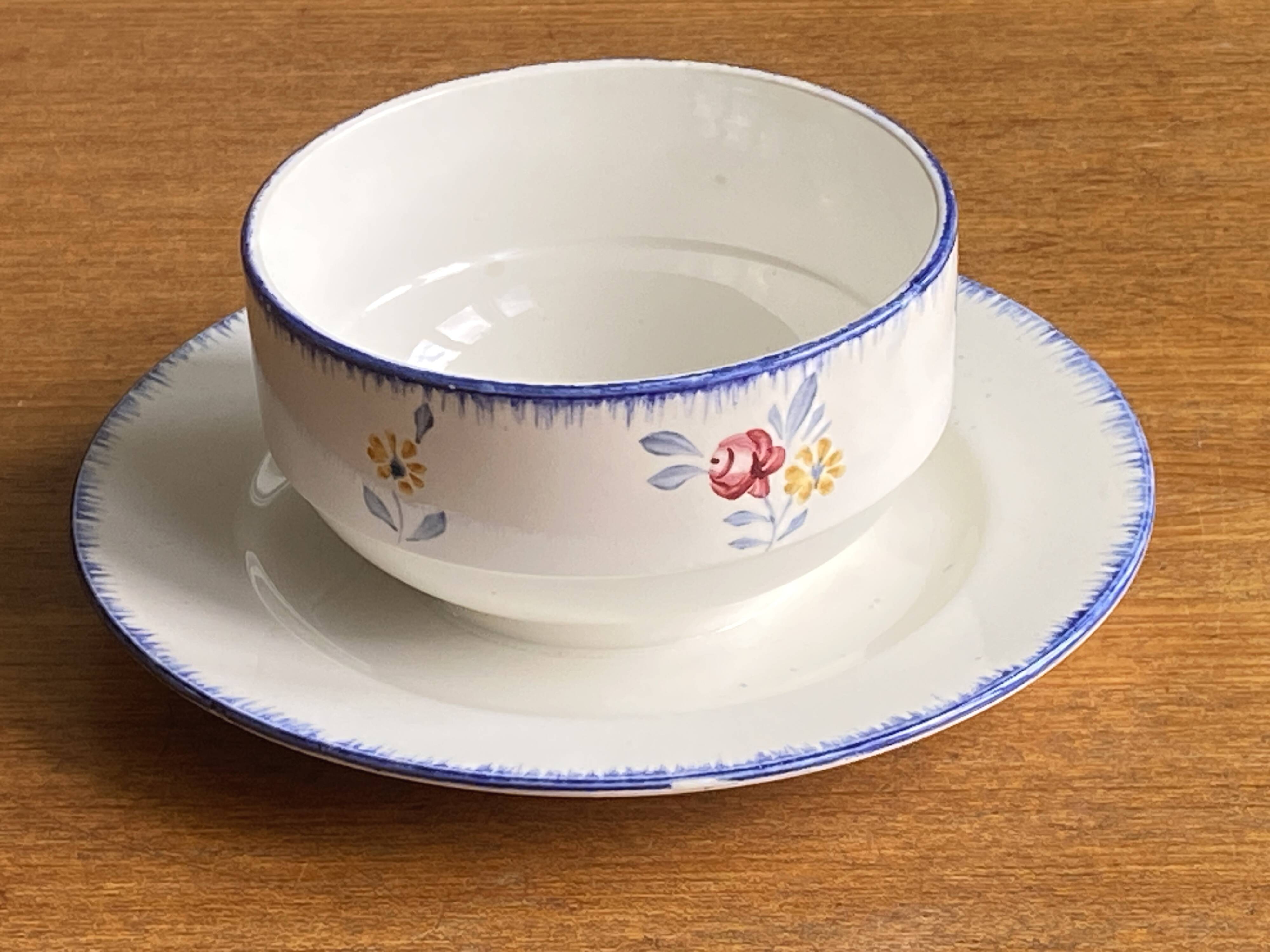 Bowl on plate / sauce boat in Digoin Sarreguemines Mary Lou earthenware.