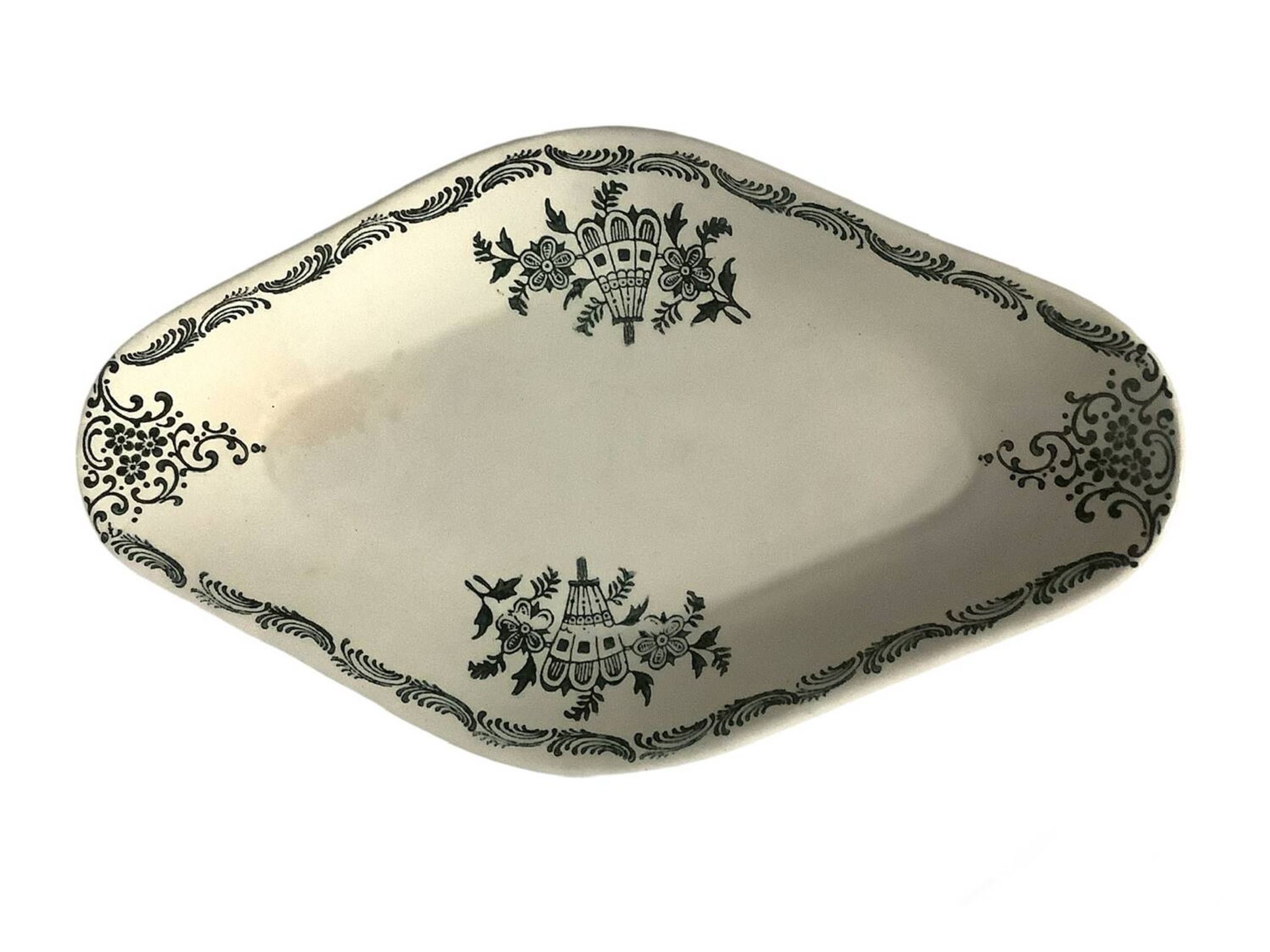 Two earthenware dishes from Sarreguemines Saint Amand - Terre de Fer - Floral decoration