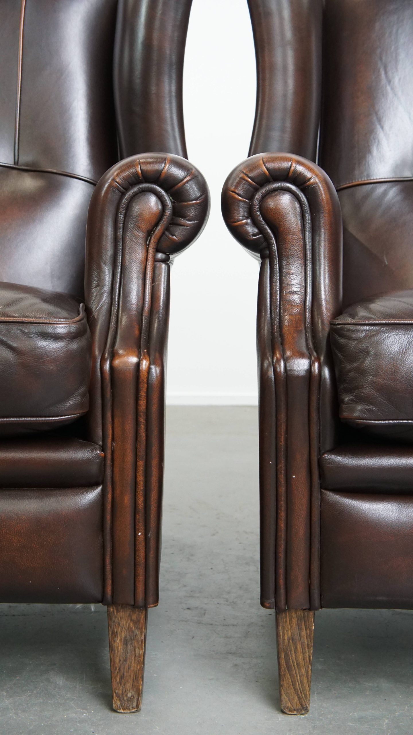 Comfortable and very beautiful set of 2 cow leather wingback armchairs in English style