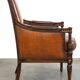 Fauteuil classique en peau de mouton avec sculptures en bois
