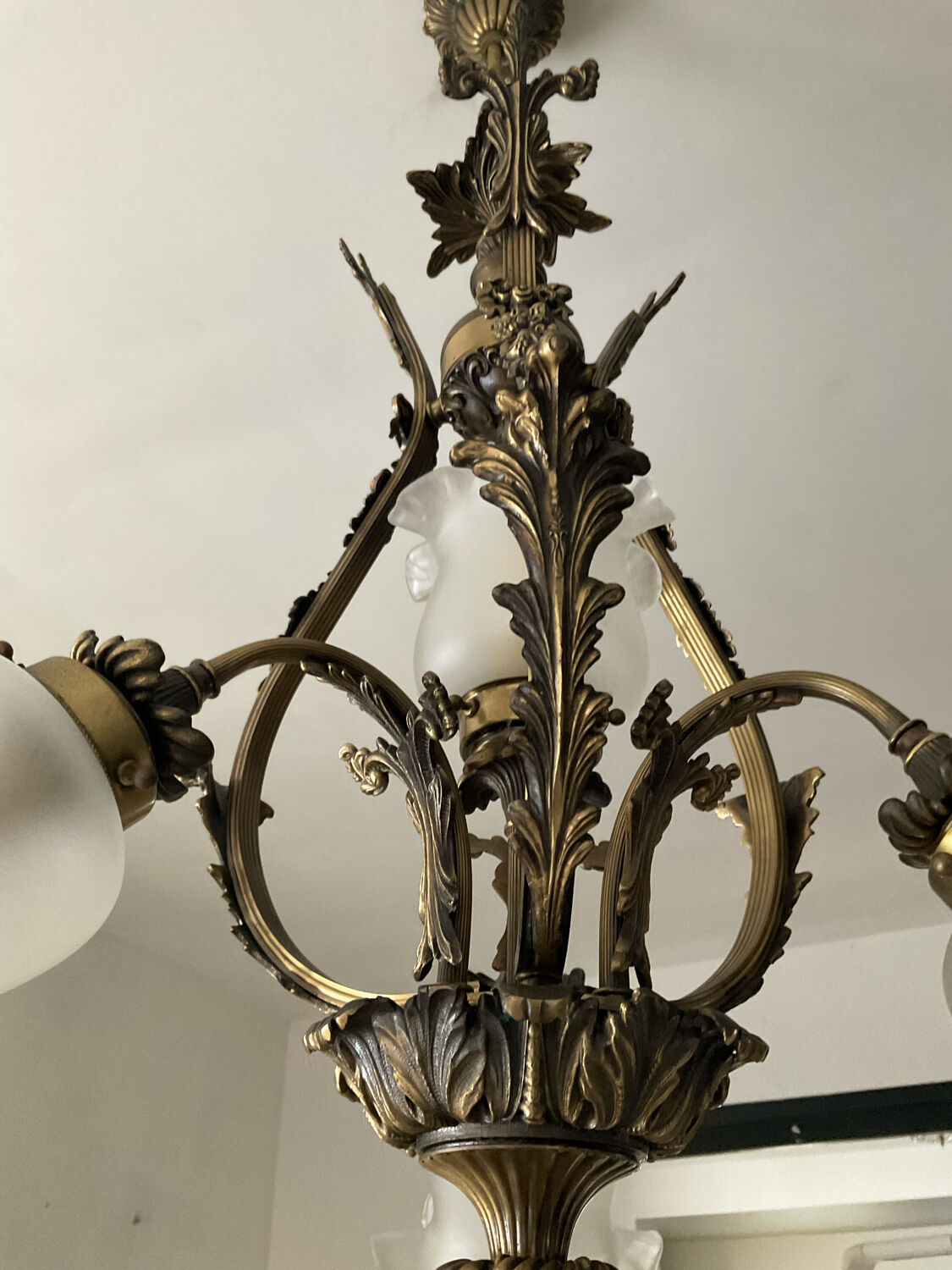Ancien lustre cage en bronze et 4 feux tulipe