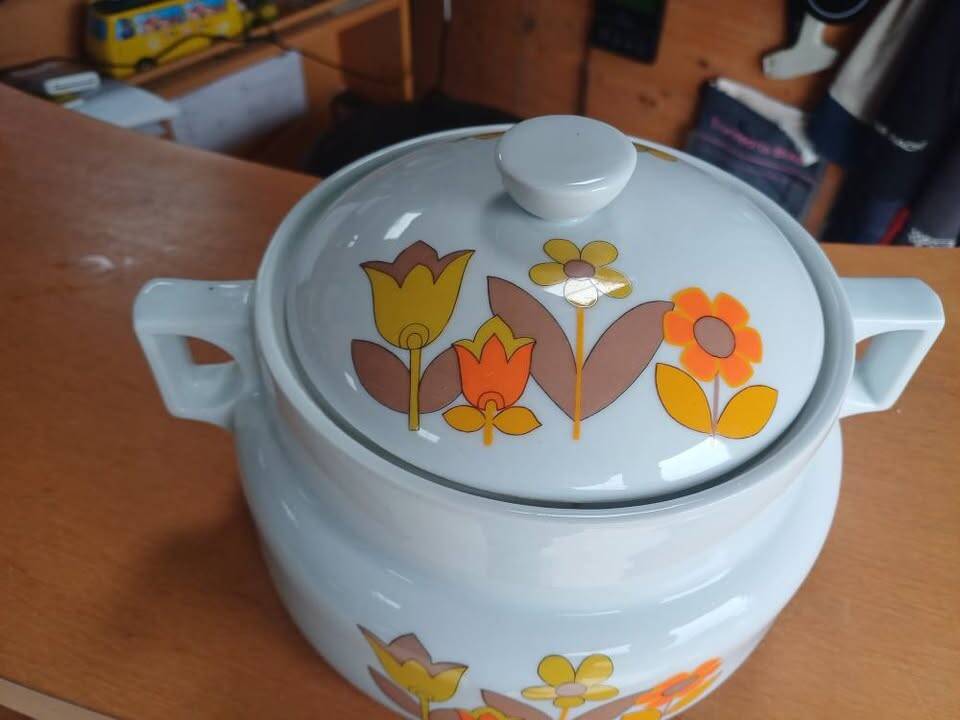 Vintage vegetable soup tureen