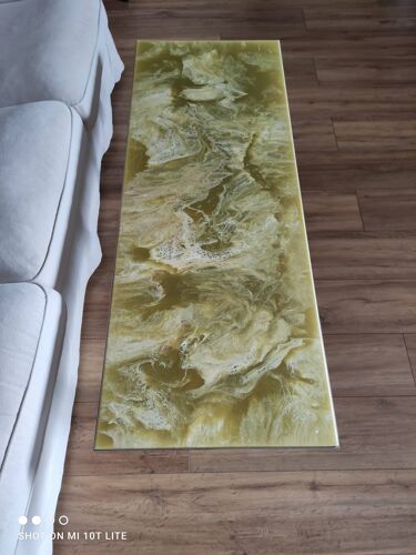 Table basse vintage années 70 piètement chromé et plateau résine effet marbre vert d'eau