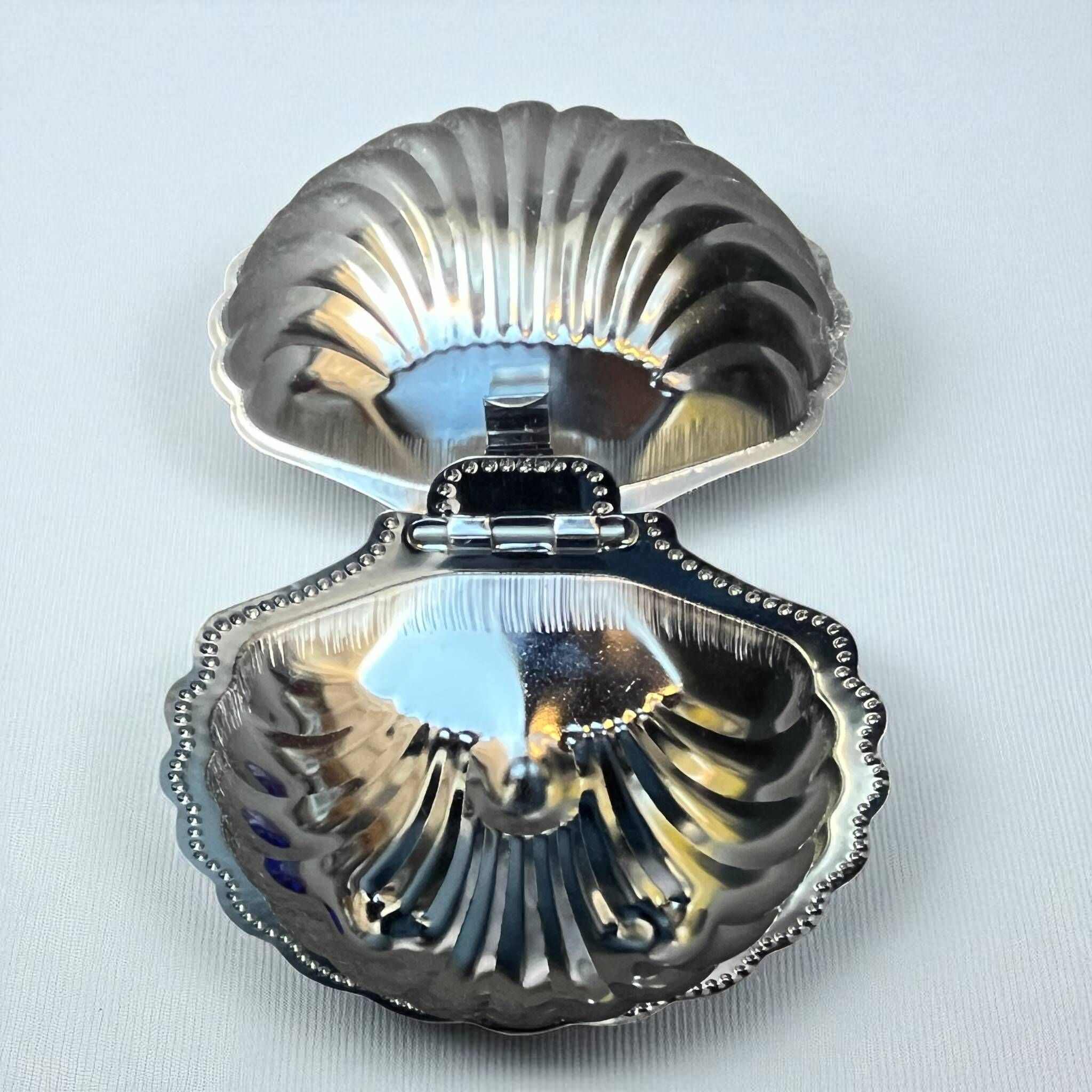 Scallop butter dish in stainless steel and blue glass - vintage 1970