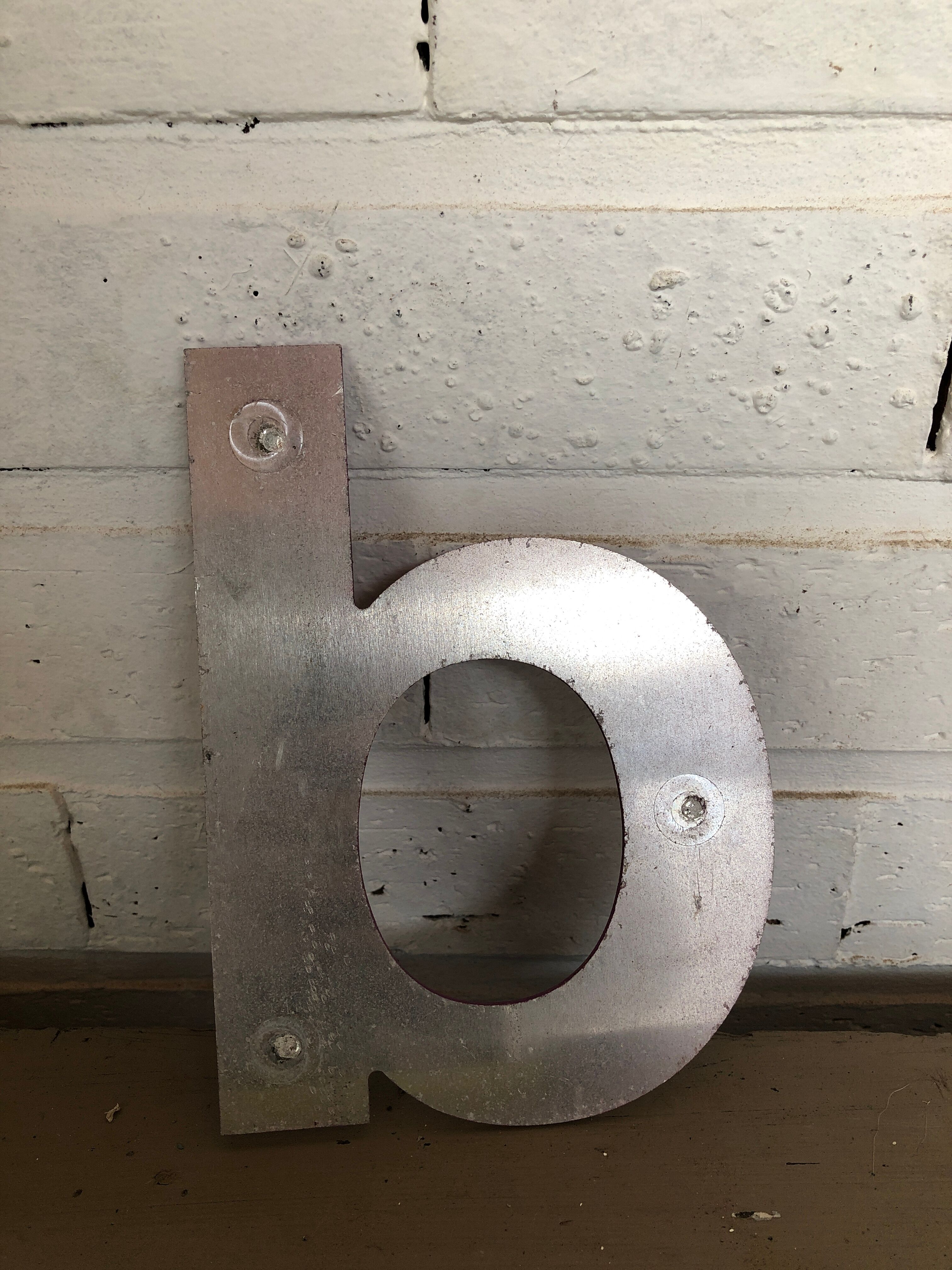 Purple letter "d" or "p"