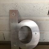 Purple letter "d" or "p"