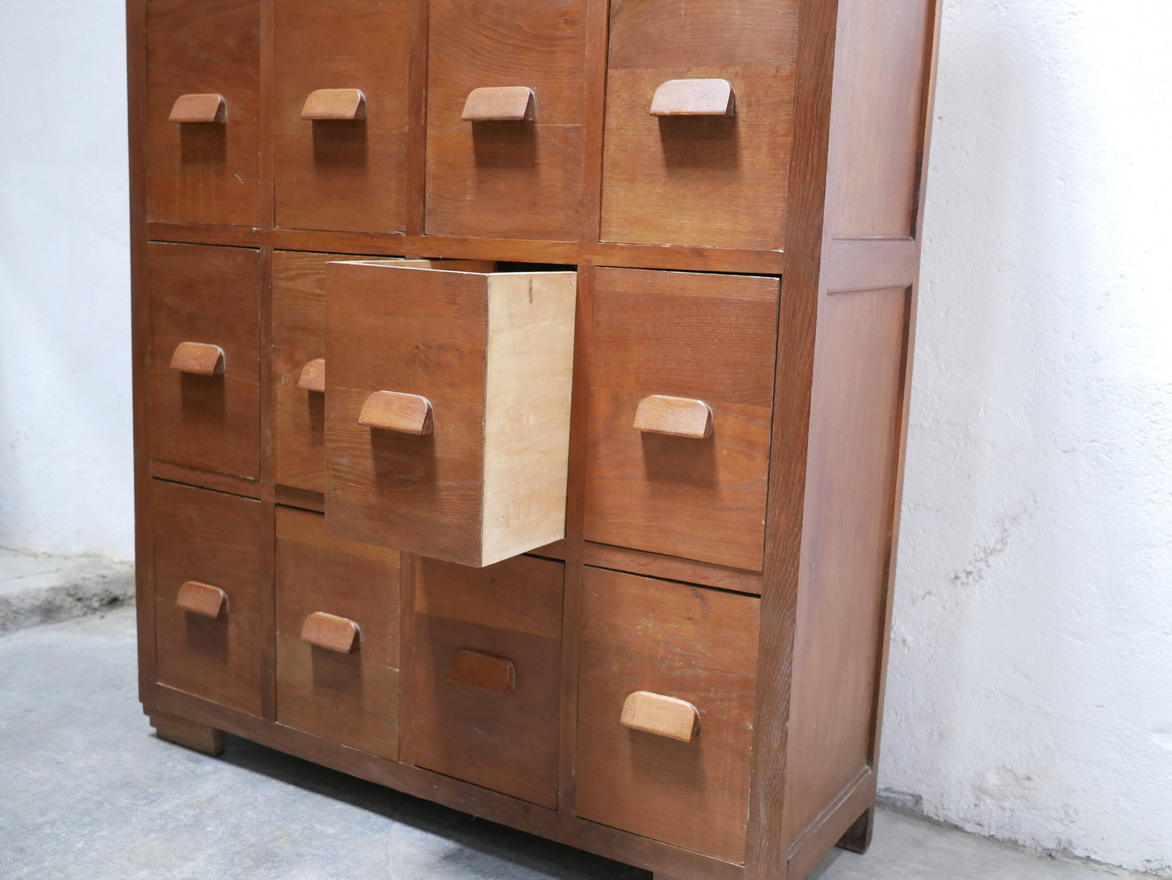 Meuble de métier vintage à tiroirs