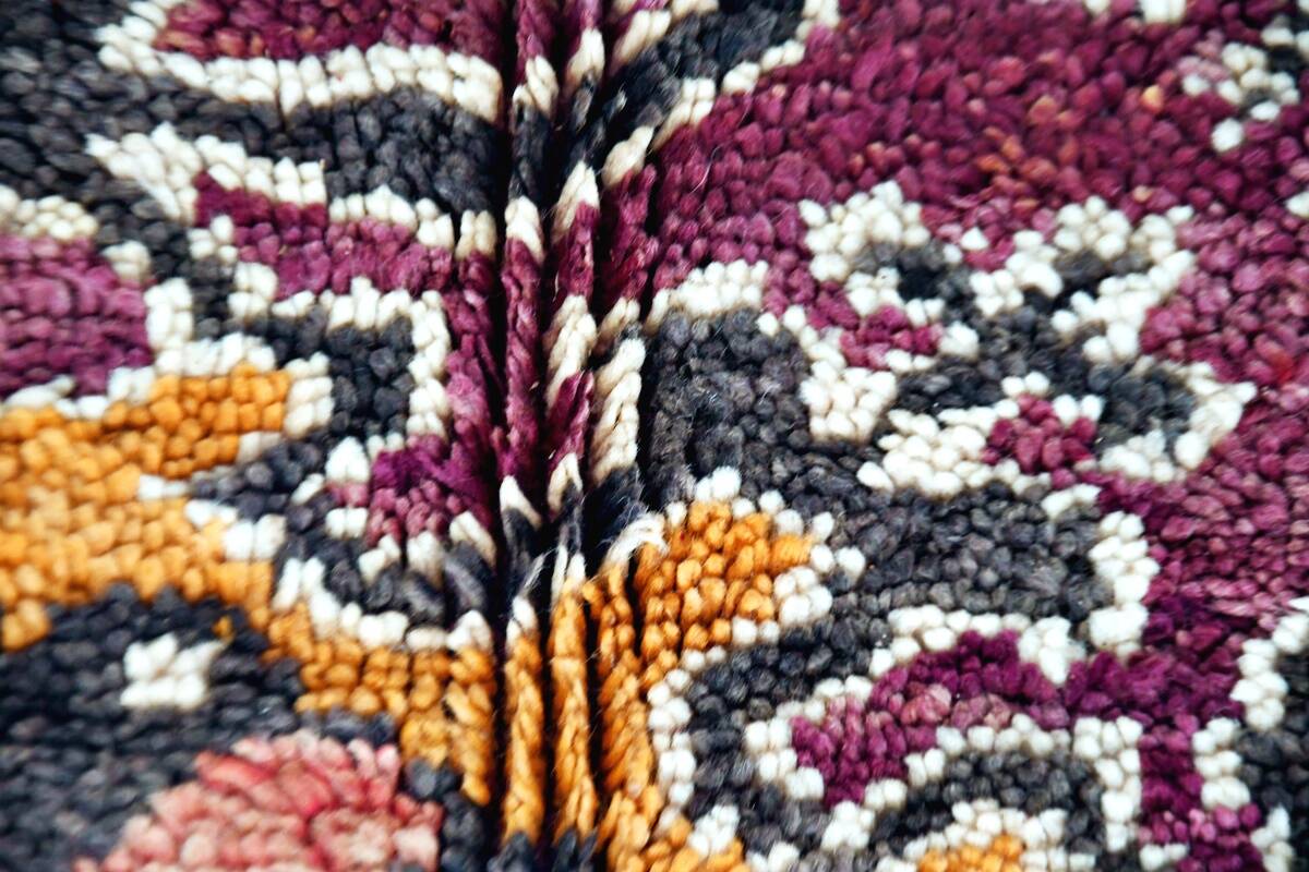 Vintage Boujaad Moroccan Berber rug 355 x 215 cm Excellent condition