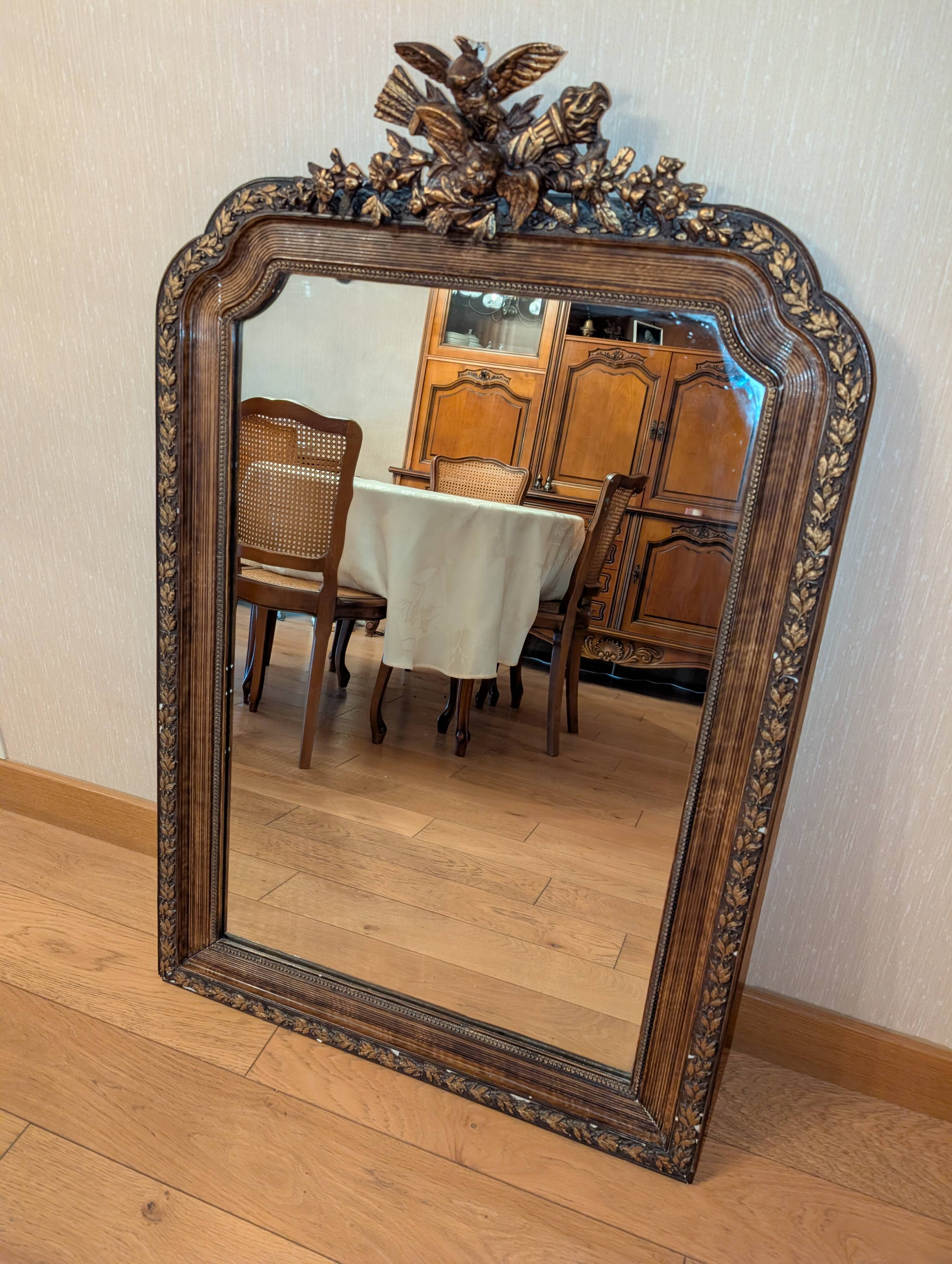 Large Louis-Philippe mirror with sculpted pediment - 119 x 77 cm