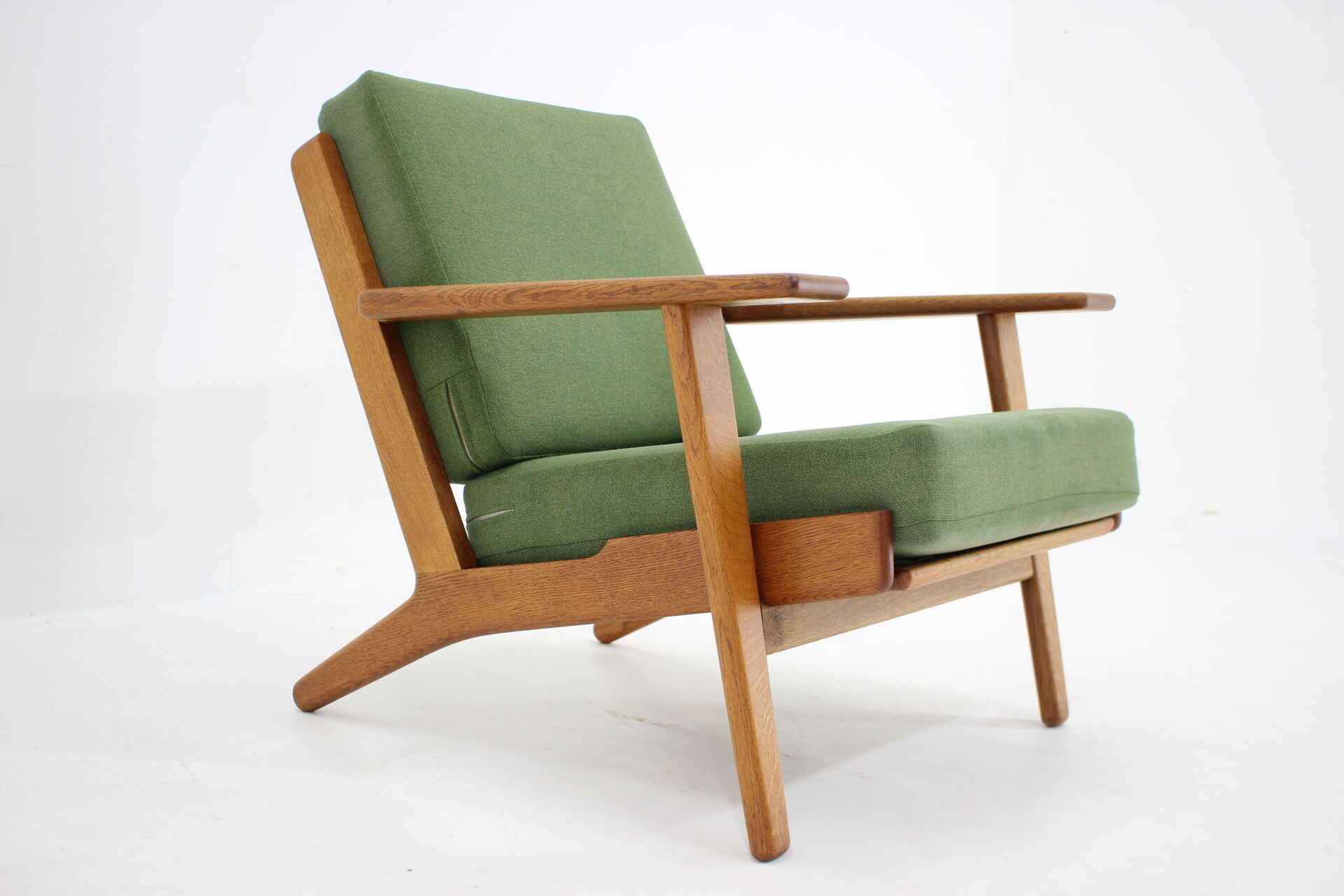 GE290 oak chair by Hans J Wegner for Getama Denmark