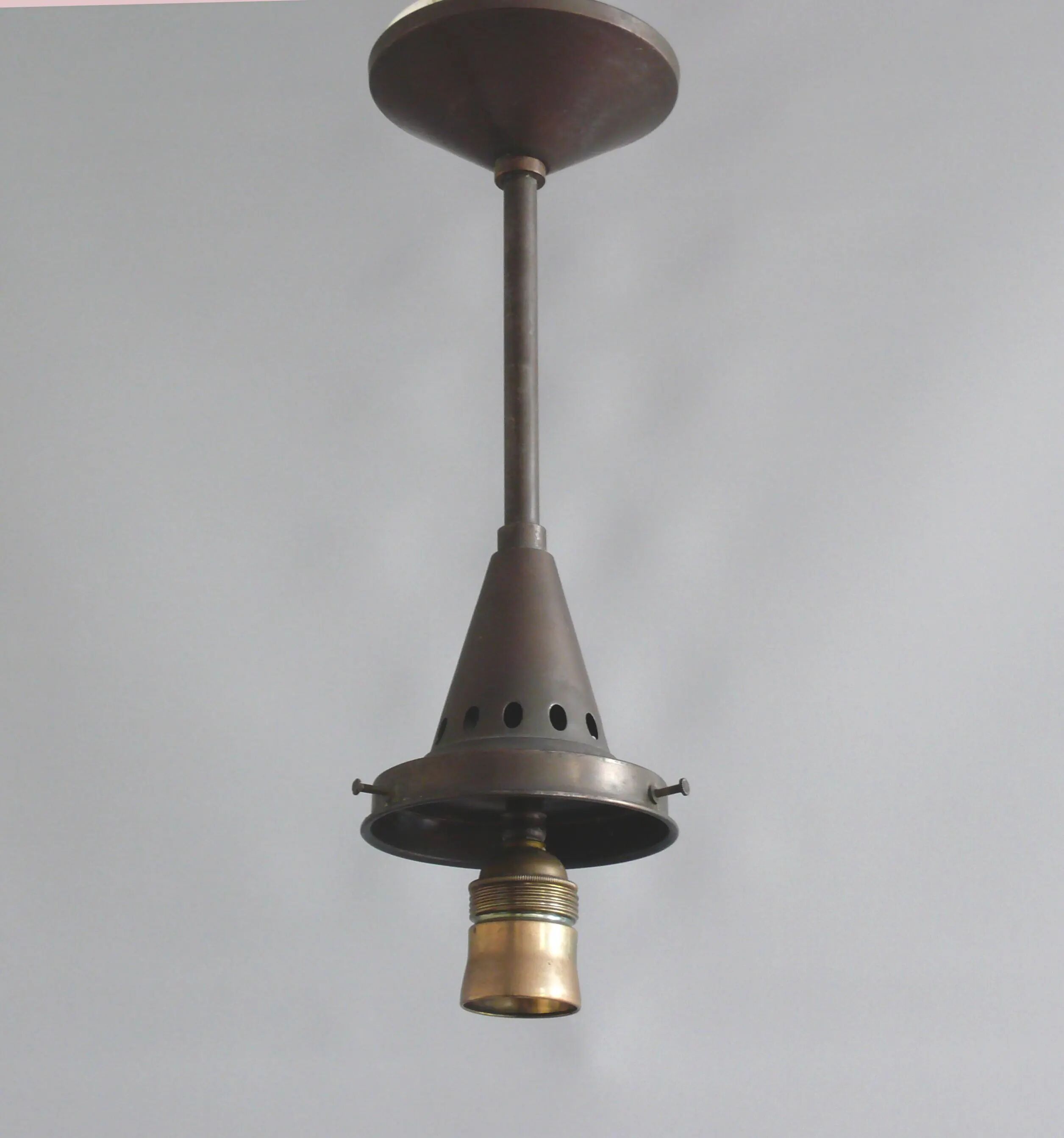 Art Deco globe lamp with marbled glass shade and rod suspension - circa 1930