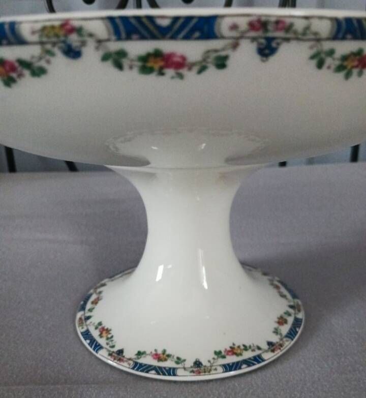 Magnificent fruit service in Limoges porcelain.