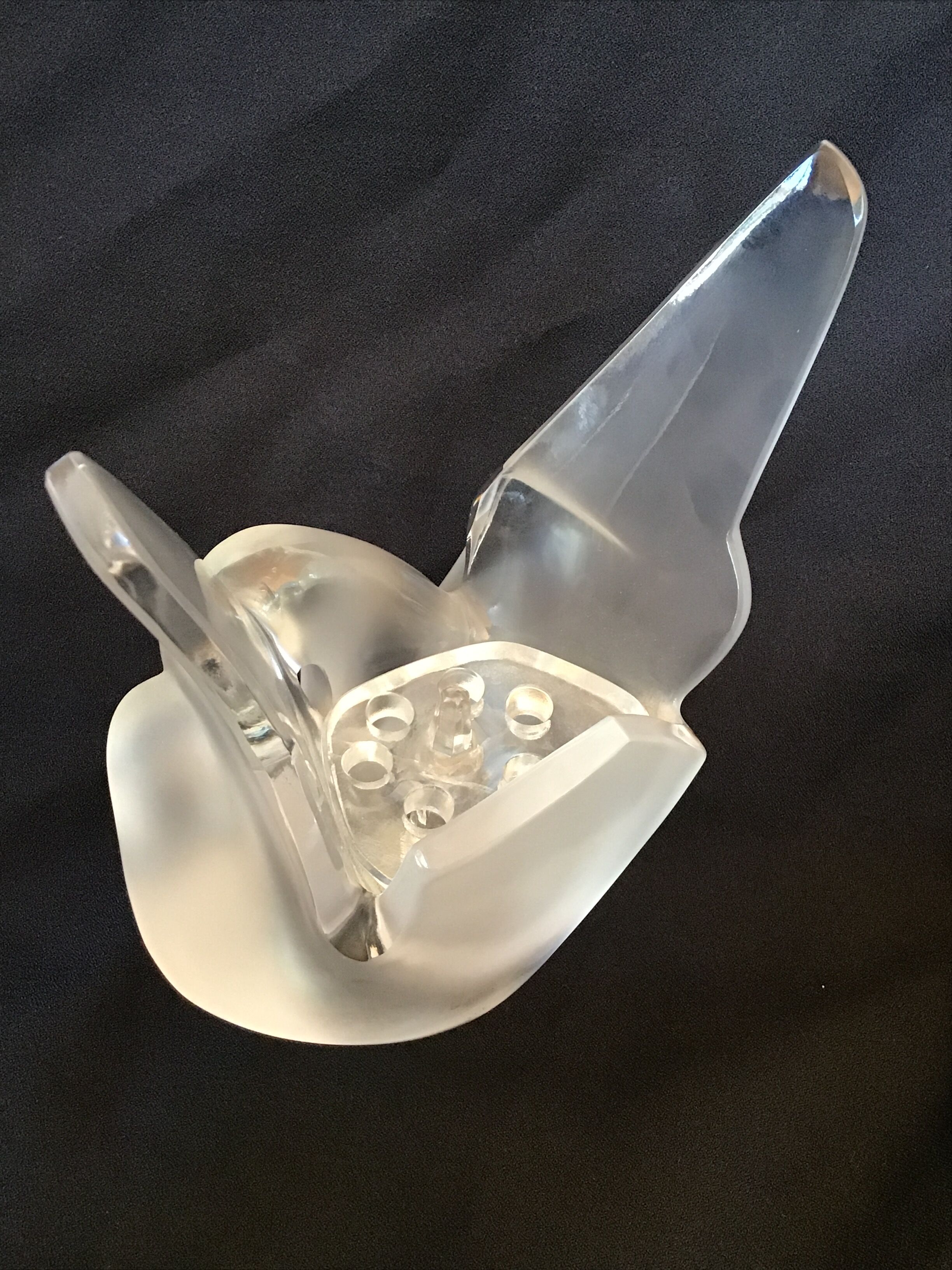 LaLIQUE France flower-picking vase model Sylvie two full entwined doves