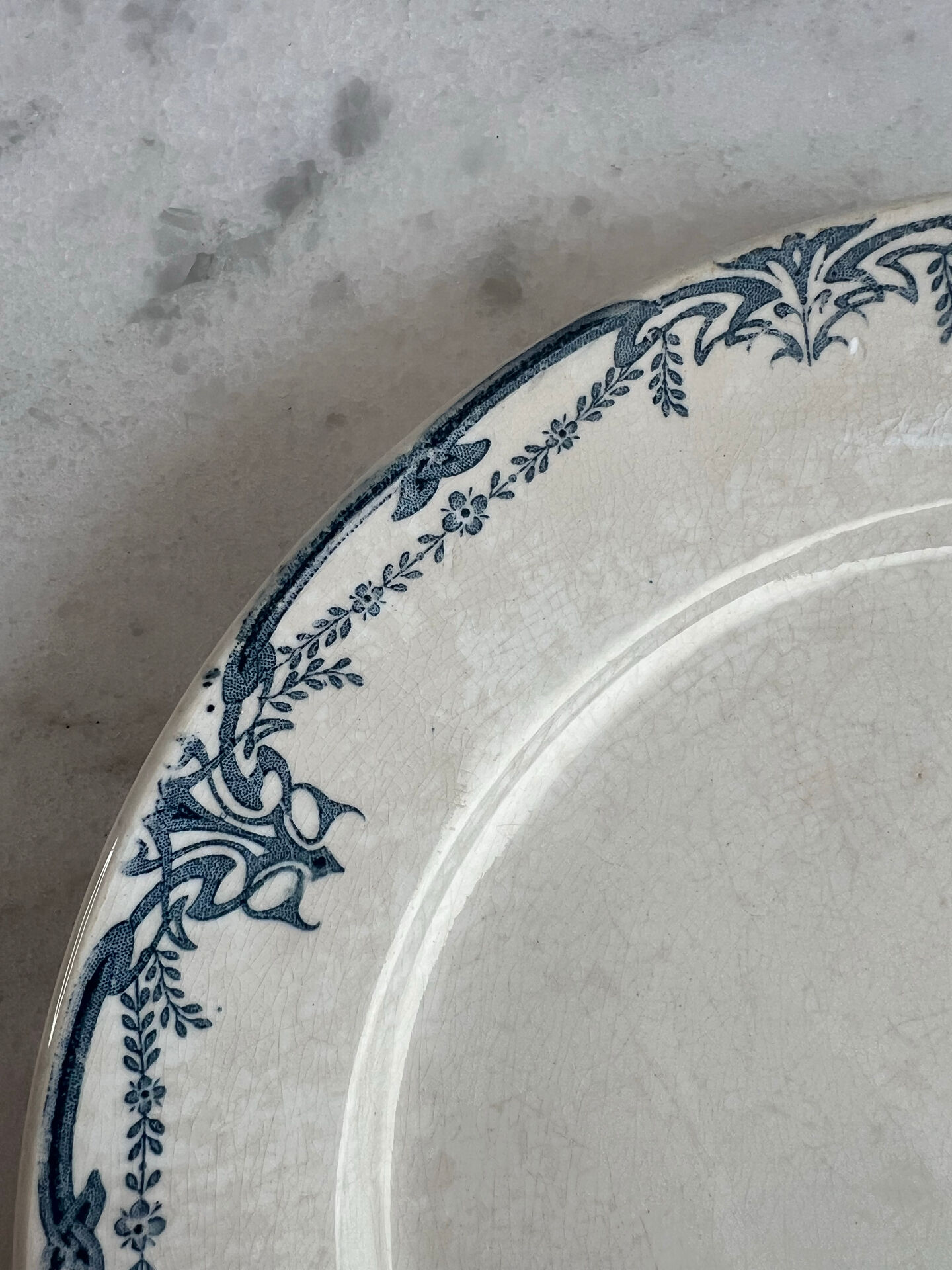 Flat plate Sarreguemines Digoin, Vaucluse Collection