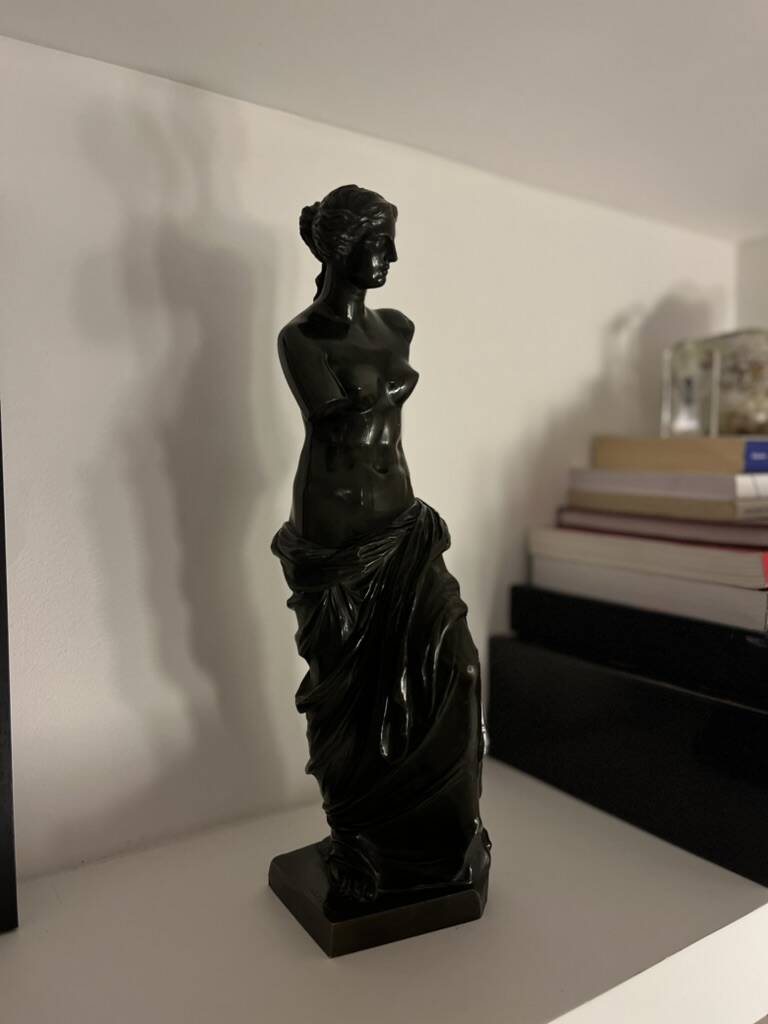 Bronze sculpture of the Venus de Milo by Delesalle