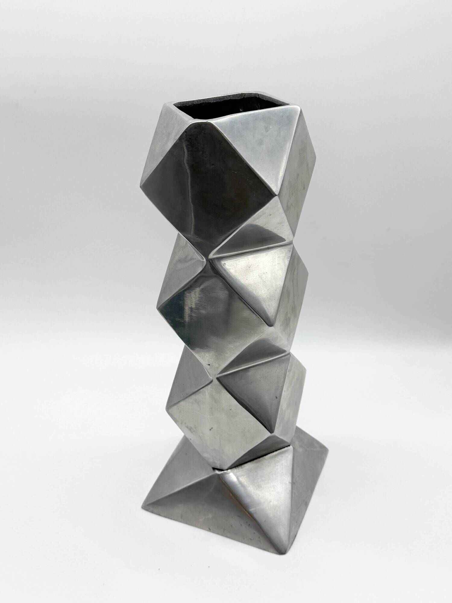 Vase sculptural en fonte d’aluminium, 1970
