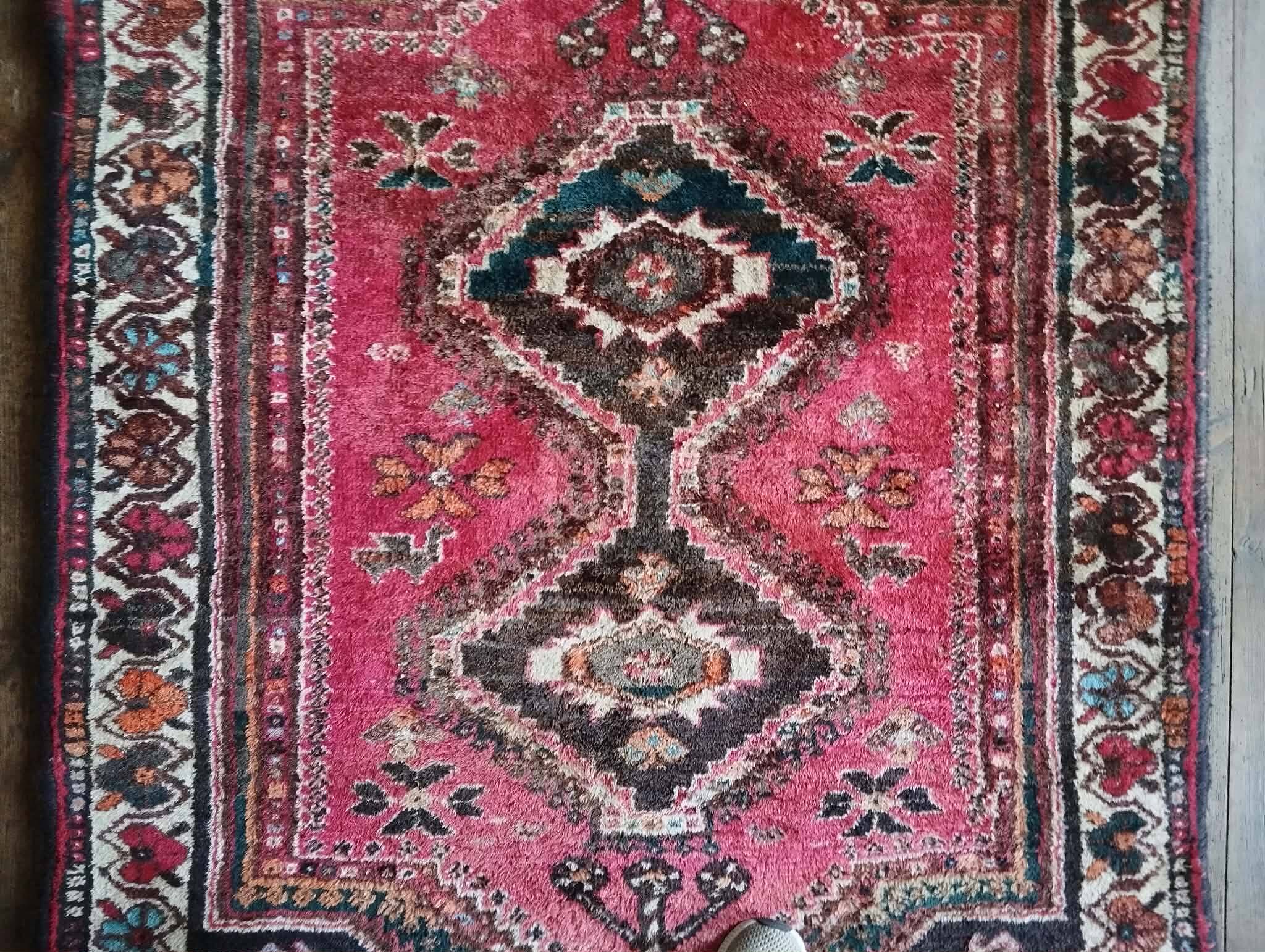 Handmade Persian Shiraz rug 166x112cm