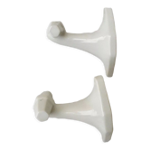Paire de patères en porcelaine