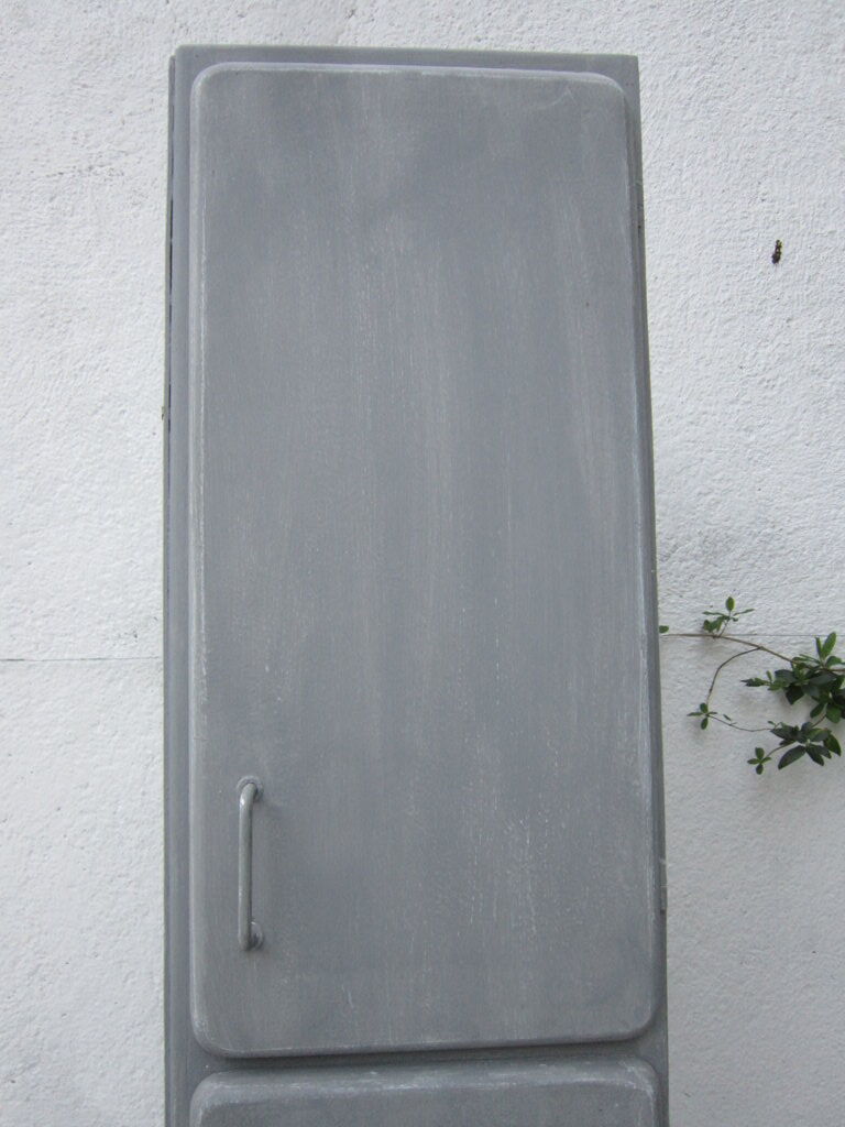 Boarding wooden wardrobe closet