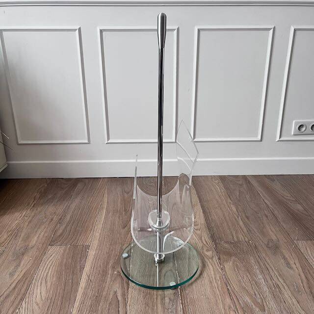 Porte-revues en plexiglas et verre
