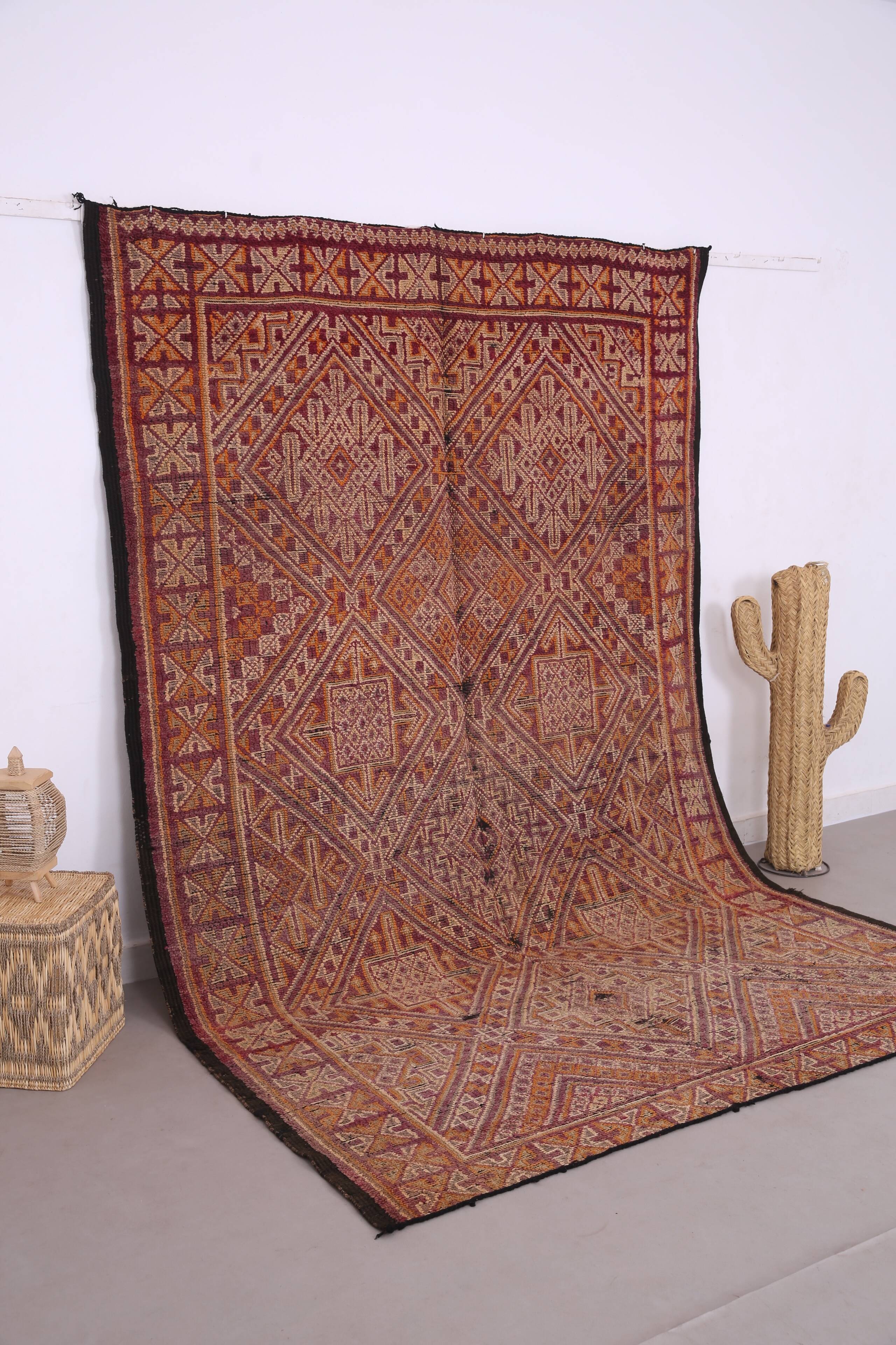 Vintage Beni Mguild Rug 208 x 315 cm - Berber Wool Rug - Moroccan Rug