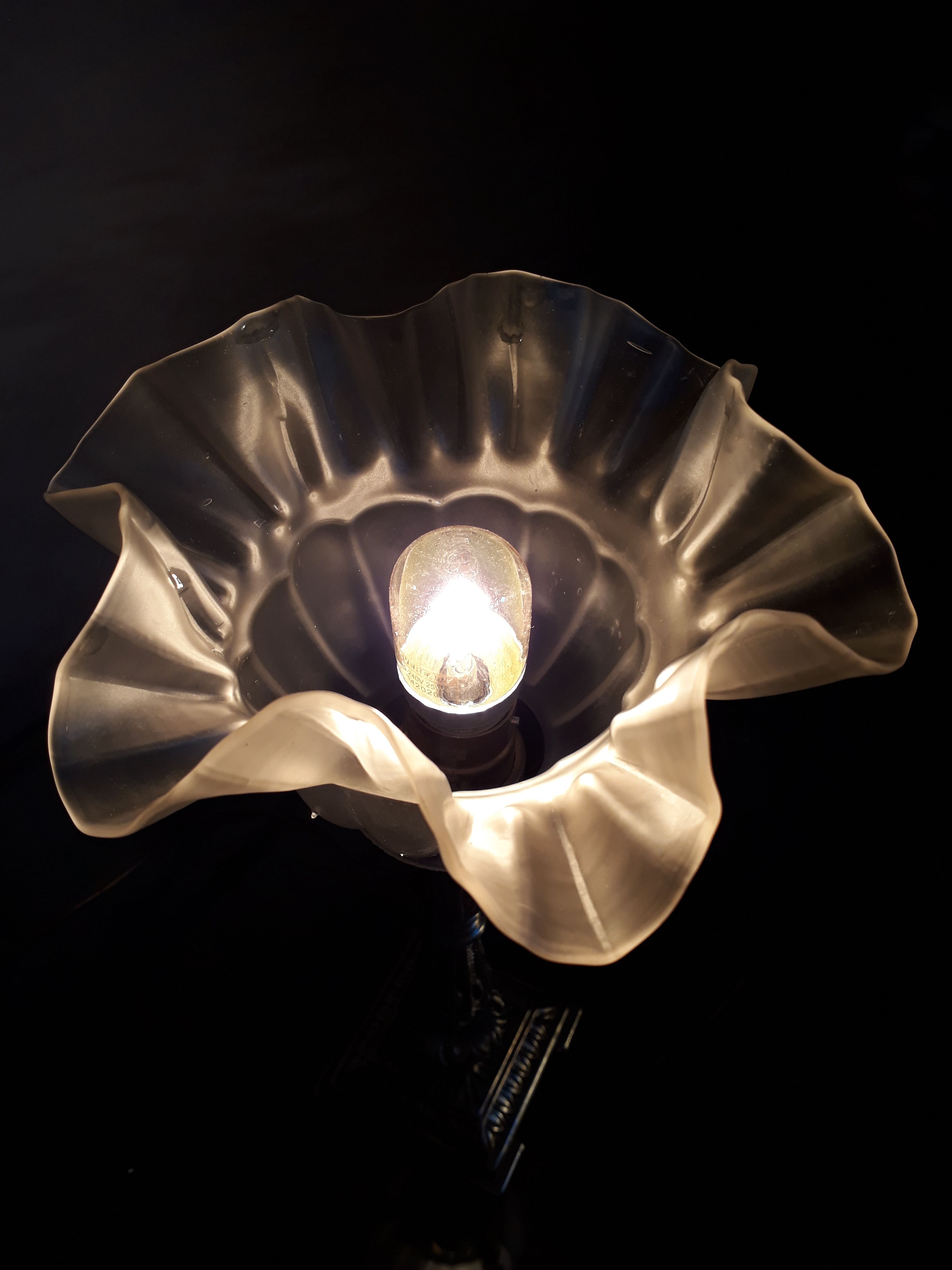 Bronze bedside lamp and its opaque tulip and art nouveau 1900