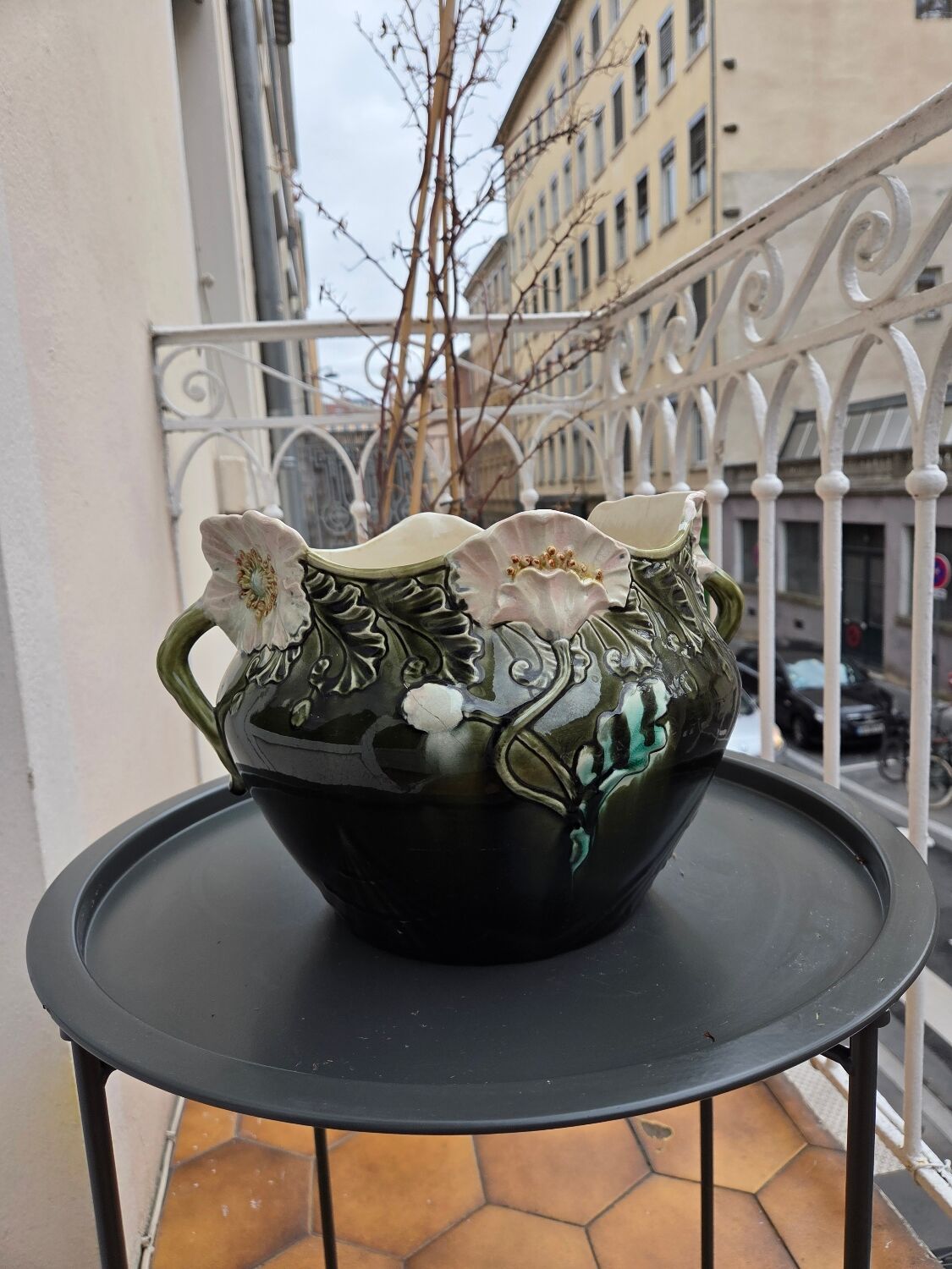 Jardinière in slipware signed by Gustave de Bruyn.