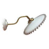 Applique en opaline blanche inclinable