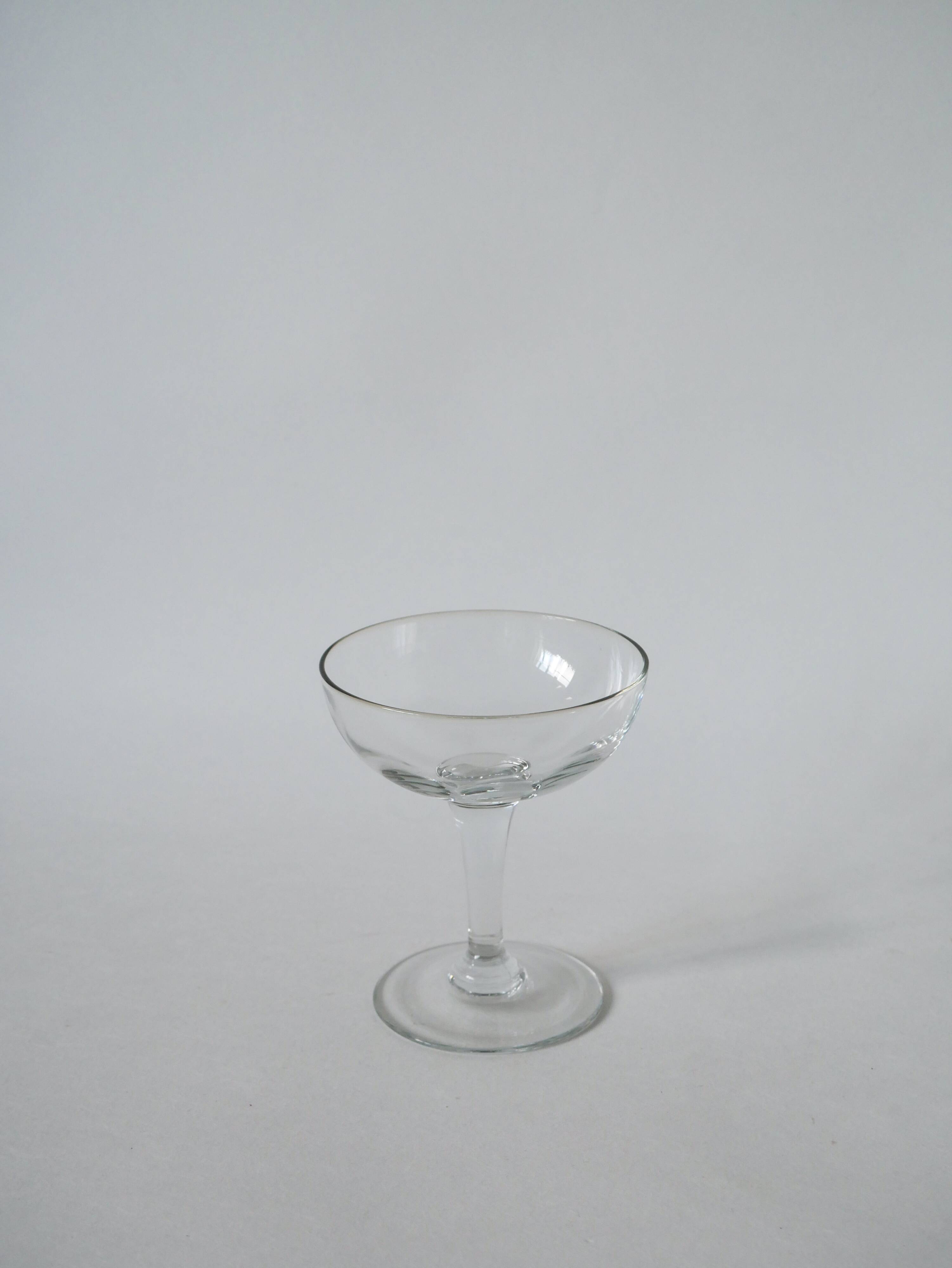 Magnificent set of 6 mismatched crystal champagne glasses 1930-1950 11 x 9 cm. In excellent condition