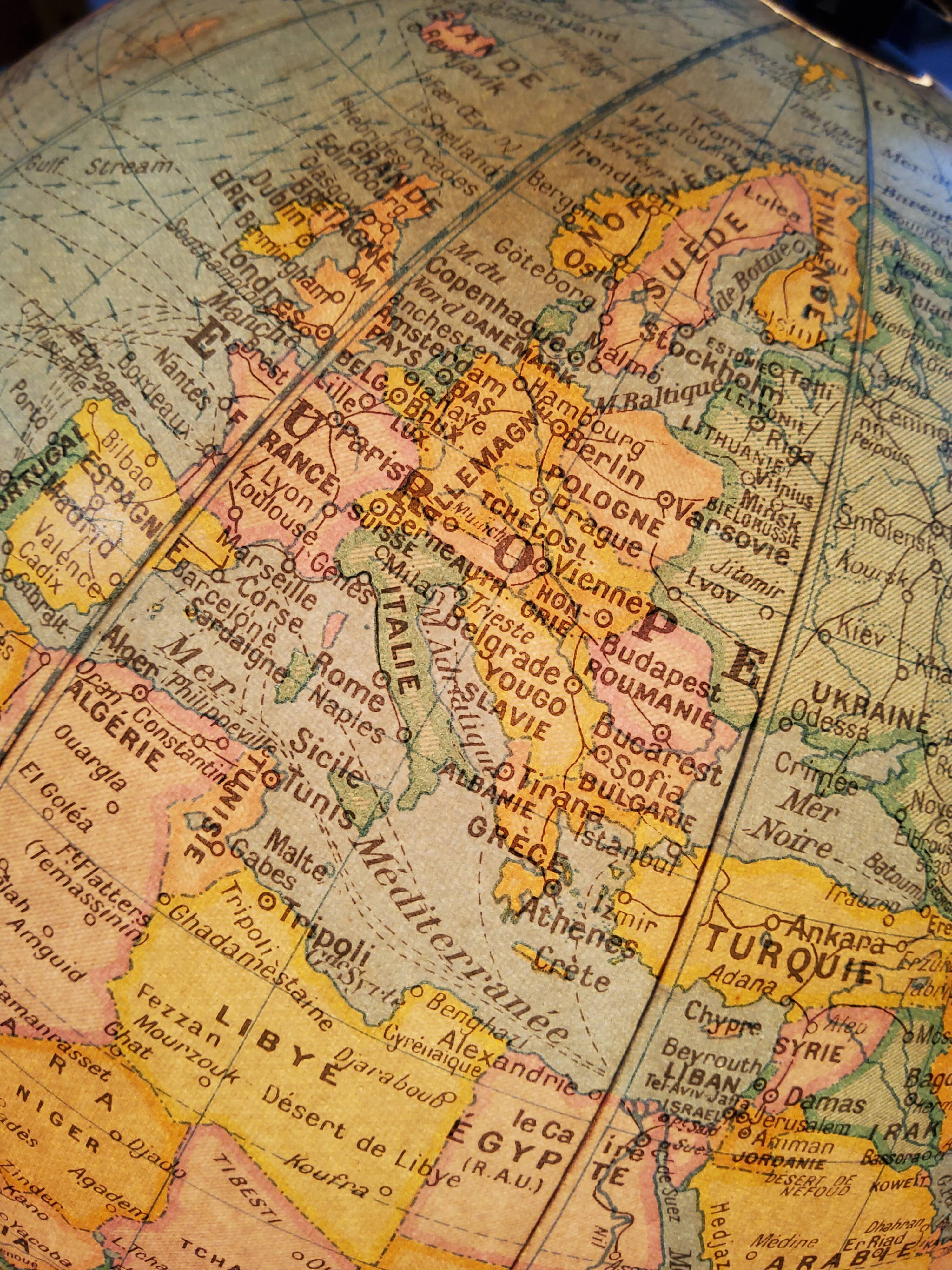 Luminous globe Girard and Barrère