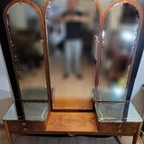 Venetian hairdresser with triptych mirror