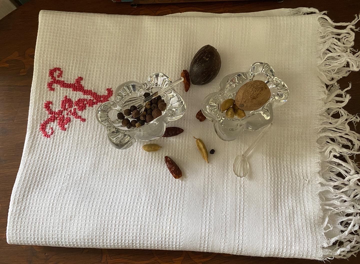 2 crystal salters and their crystal spoons "Daum France"