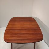 Extendable teak table