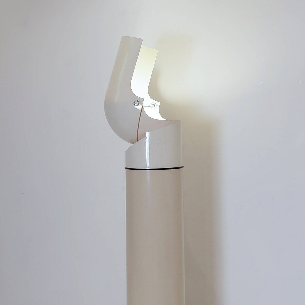 "Pileo Mezzo" Floor Lamp by Gae Aulenti for Artemide, 1965s