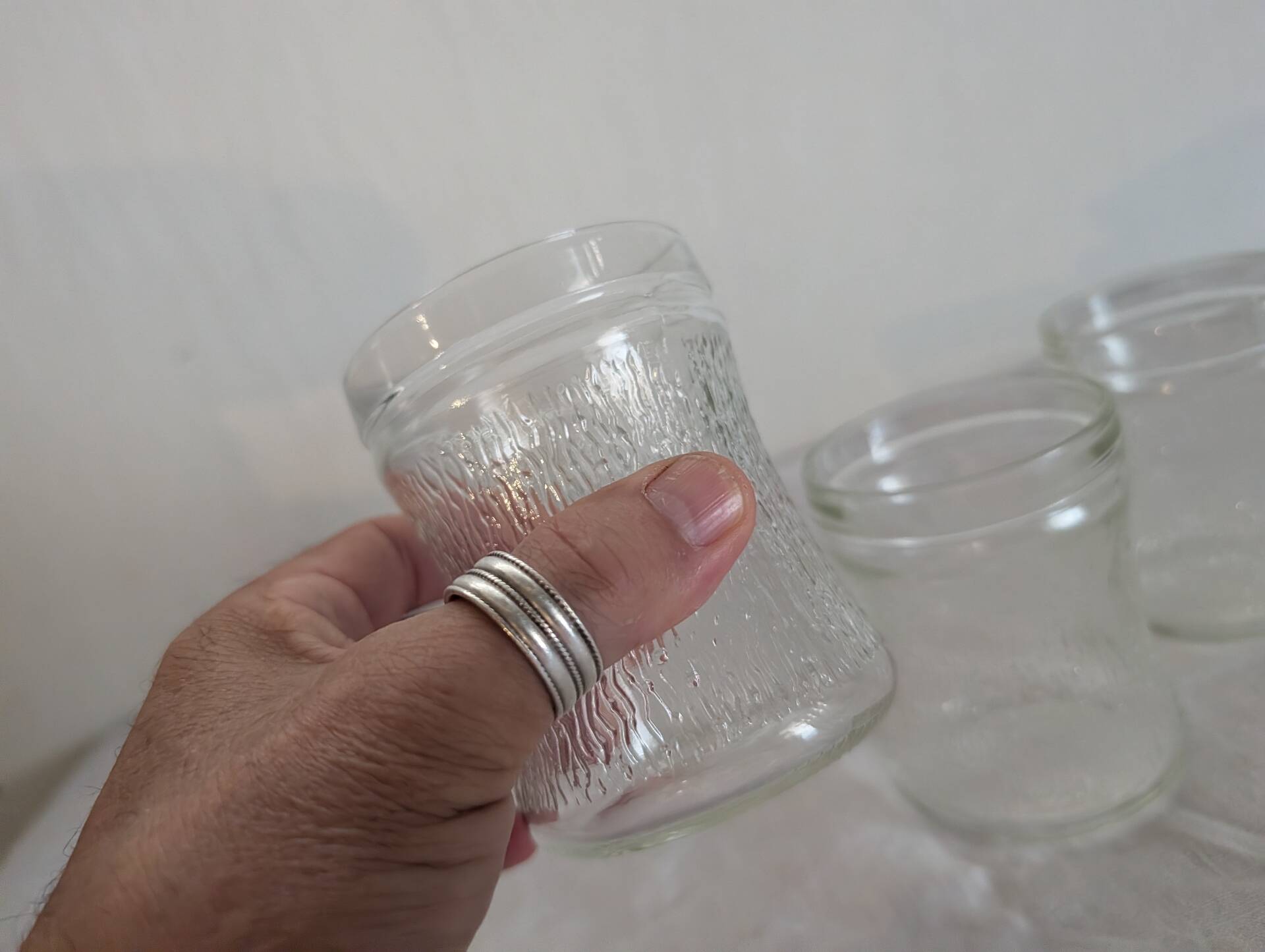 4 verres texturés en verre moulé – années 1970