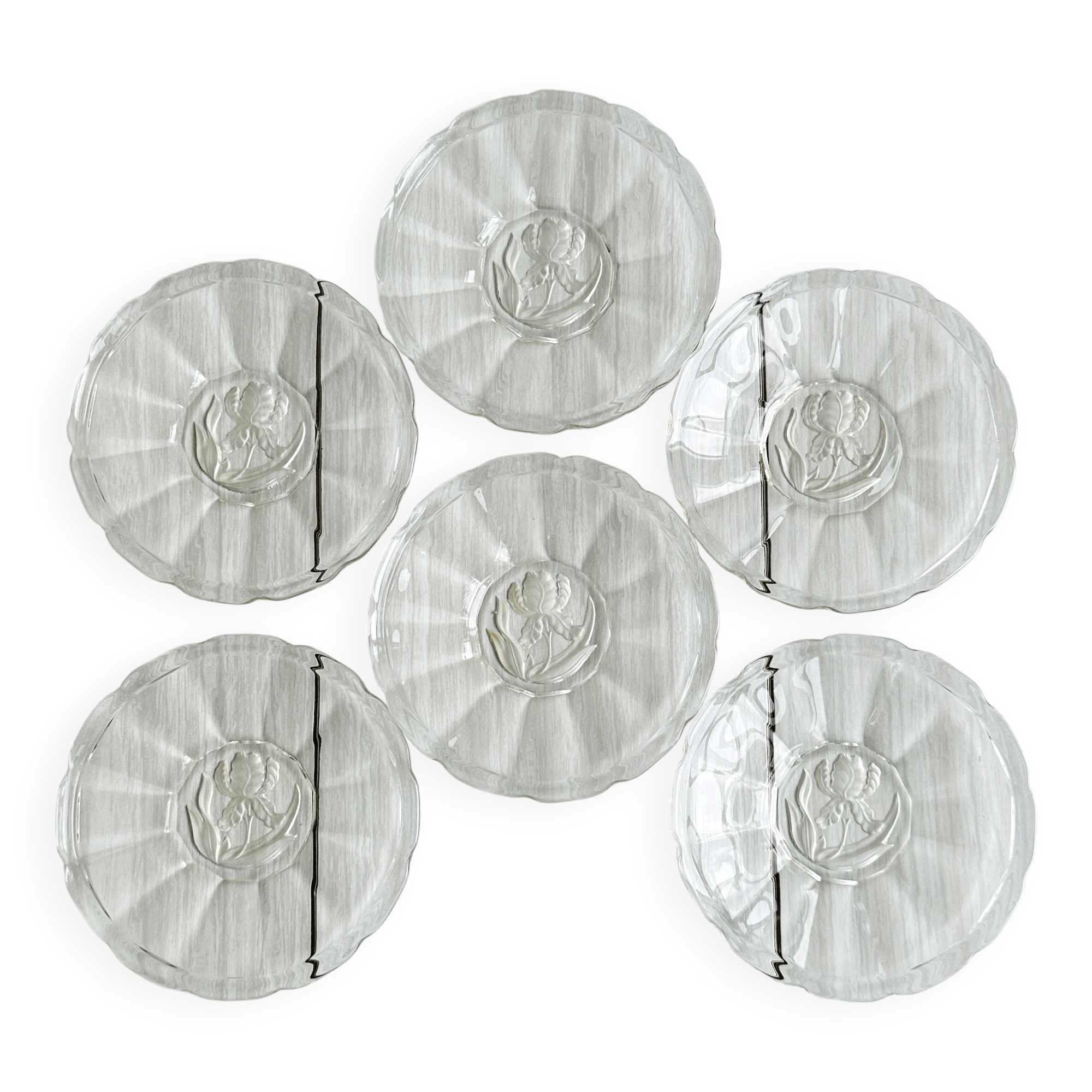 Set of 6 dessert plates, transparent glass with engraved flower pattern.